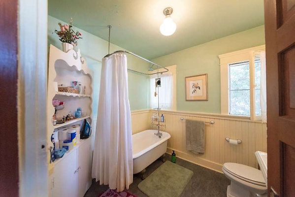 12139 bath 3