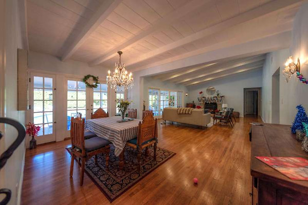 11324 dining 1