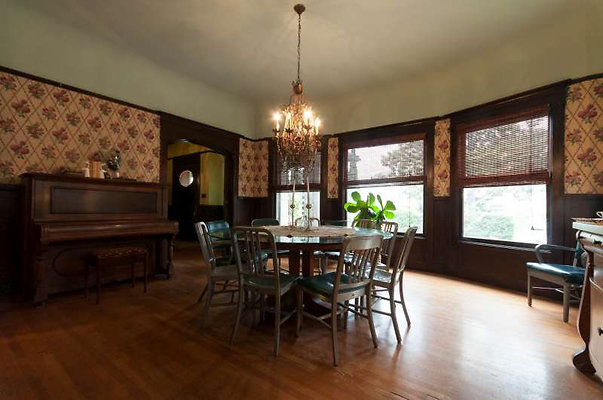 10087 dining 2
