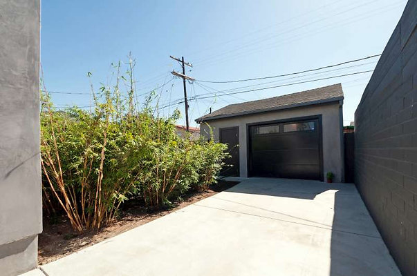 10748 garage 5