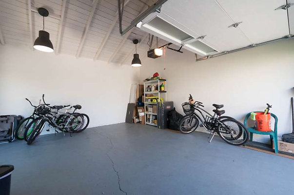 10748 garage 3
