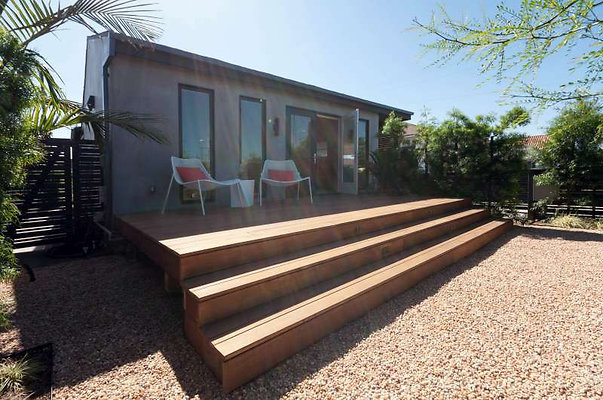 10748 porch 1