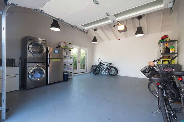10748 garage 4