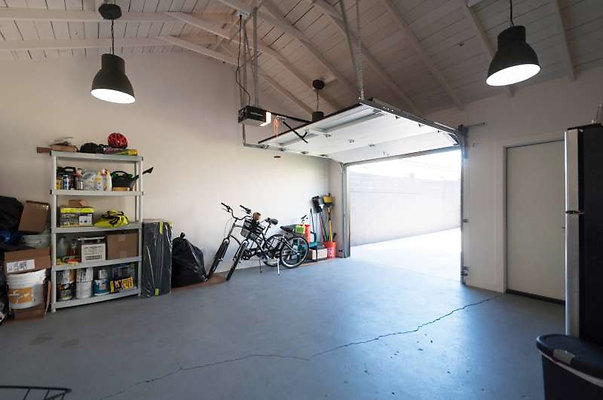 10748 garage 1