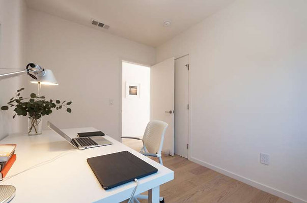 10748 office 4