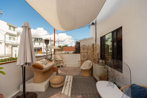 13048 balcony 2