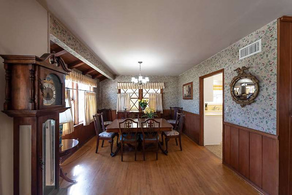 8461 dining 1