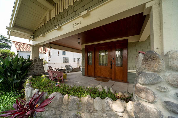 2718 porch 1