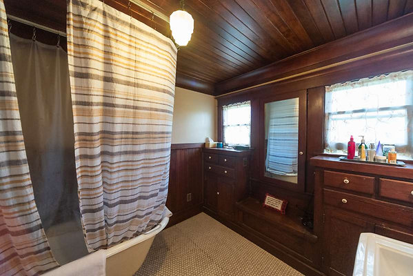 2718 bath 1