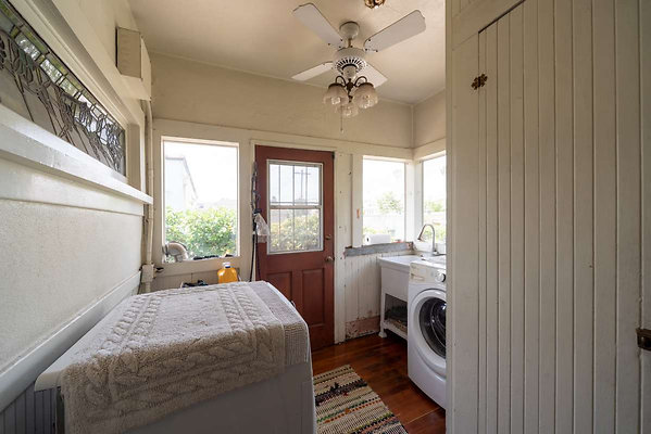 2718 laundry 1