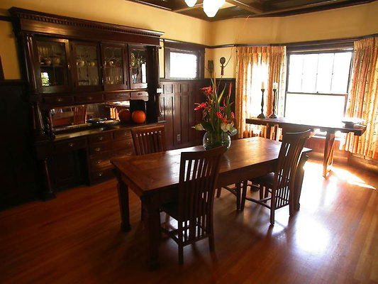 8329 dining 3
