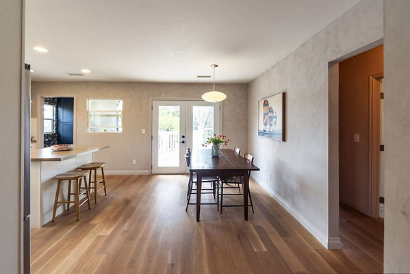 13737 dining 1
