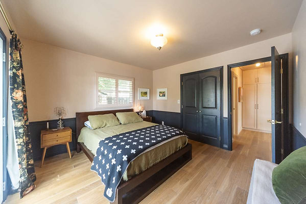 13737 bed 1