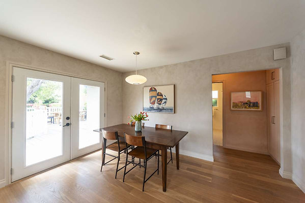 13737 dining 3