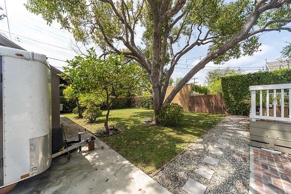 13737 garden 1