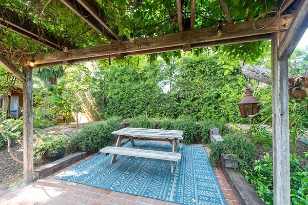 14061 patio 8
