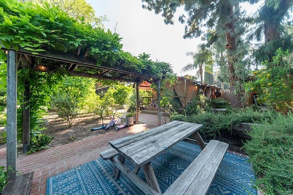 14061 patio 7