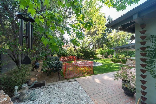 14061 patio 6