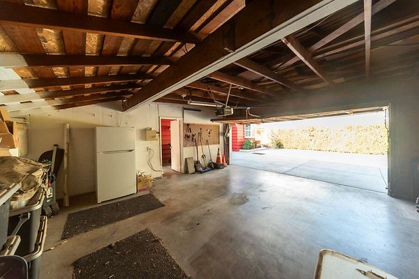 13981 garage 1
