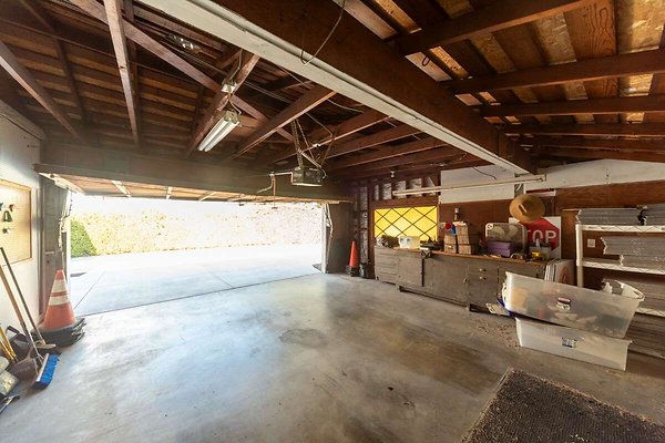 13981 garage 2