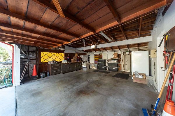 13981 garage 3