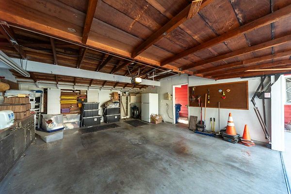 13981 garage 4