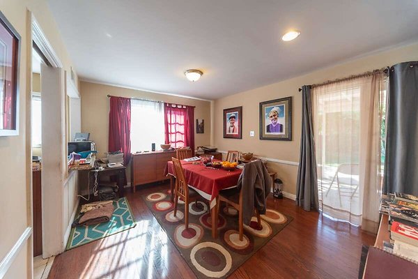 13981 dining 1