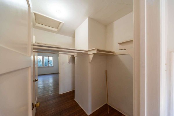 13950 closet 4