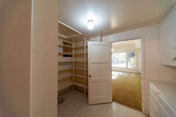 13950 closet 1