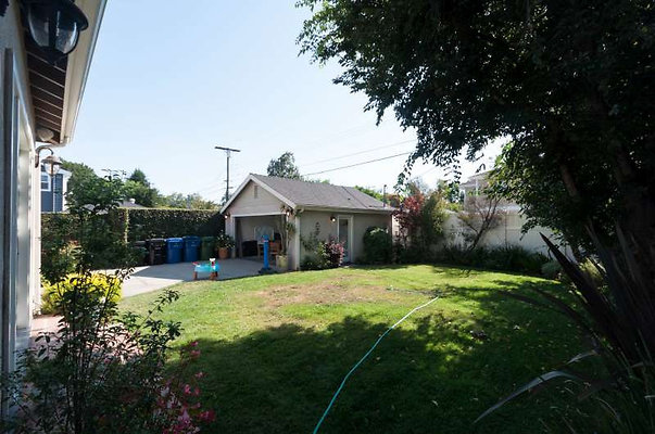 CAST StudioCity 6878-Available