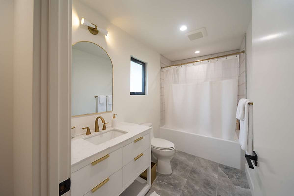 13748 bath 8