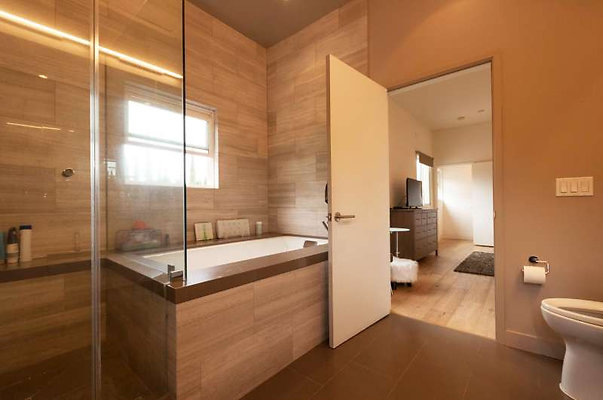 10475 bath 2