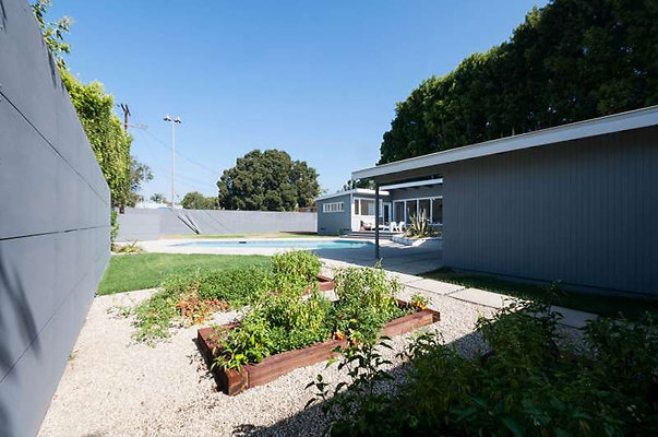 10661 garden 2