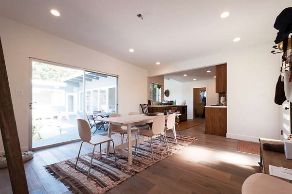 10661 dining 1