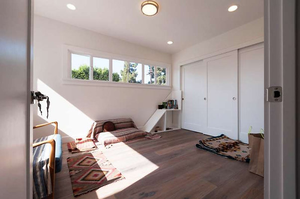 10661 room 1